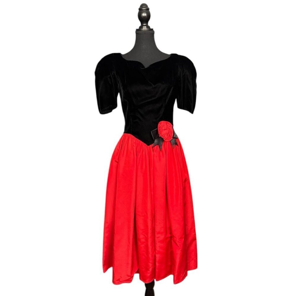 Vintage Gunne Sax by Jessica McClintock Red and Black Velvet Taffeta Puff Sleeve